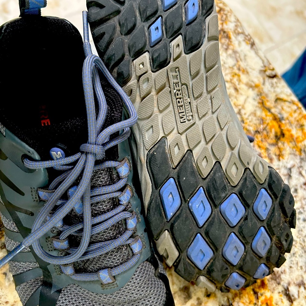 Size 7 Merrell Shoes - Picture 2 of 7